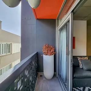 https://secure-elegant-apartment-near-sea-point.hotels-capetown.com